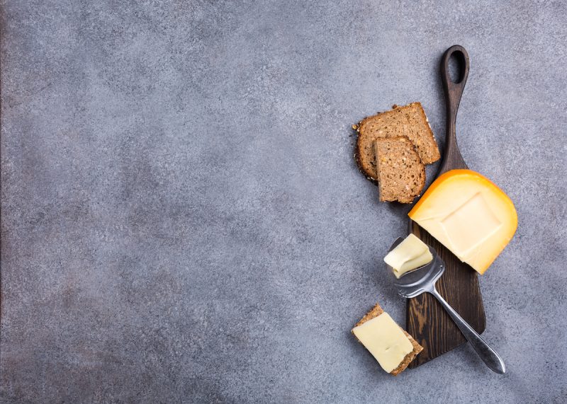 how to paid wine cheese blue cheese feta gouda gorgonzola stilton roquefort cheddar brie camembert why wine cheese pair well merlot french spanish italian pairing tips food drink red white sparkling